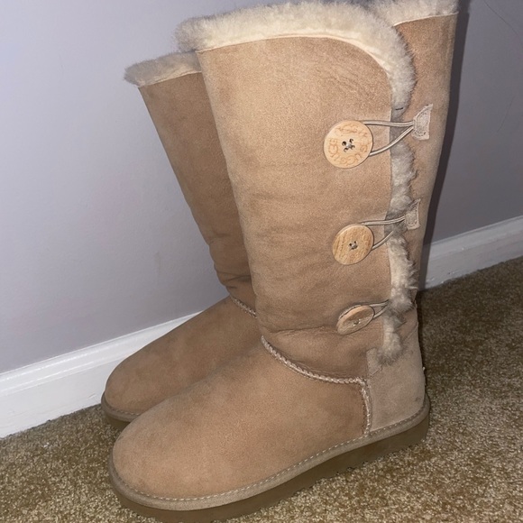 UGG Shoes - UGGS Triple Bailey Button - Sand